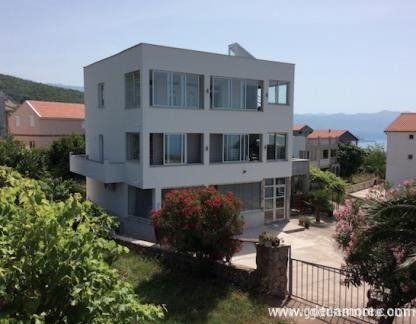 Villa Adri&aacute; Krimovica, alojamiento privado en Jaz, Montenegro - Screen Shot 2016-06-29 at 13.58.08
